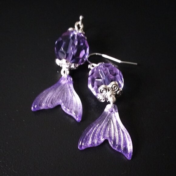 🍂🍁🍃 3/$25! Ultimate Mermaids & Fish Tails! Lilac Dangle Earrings - Picture 6 of 8